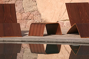 Table in acacia wood